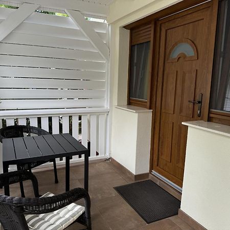 Szem-S Vendeghaz Hotell Balatonszárszó Exteriör bild