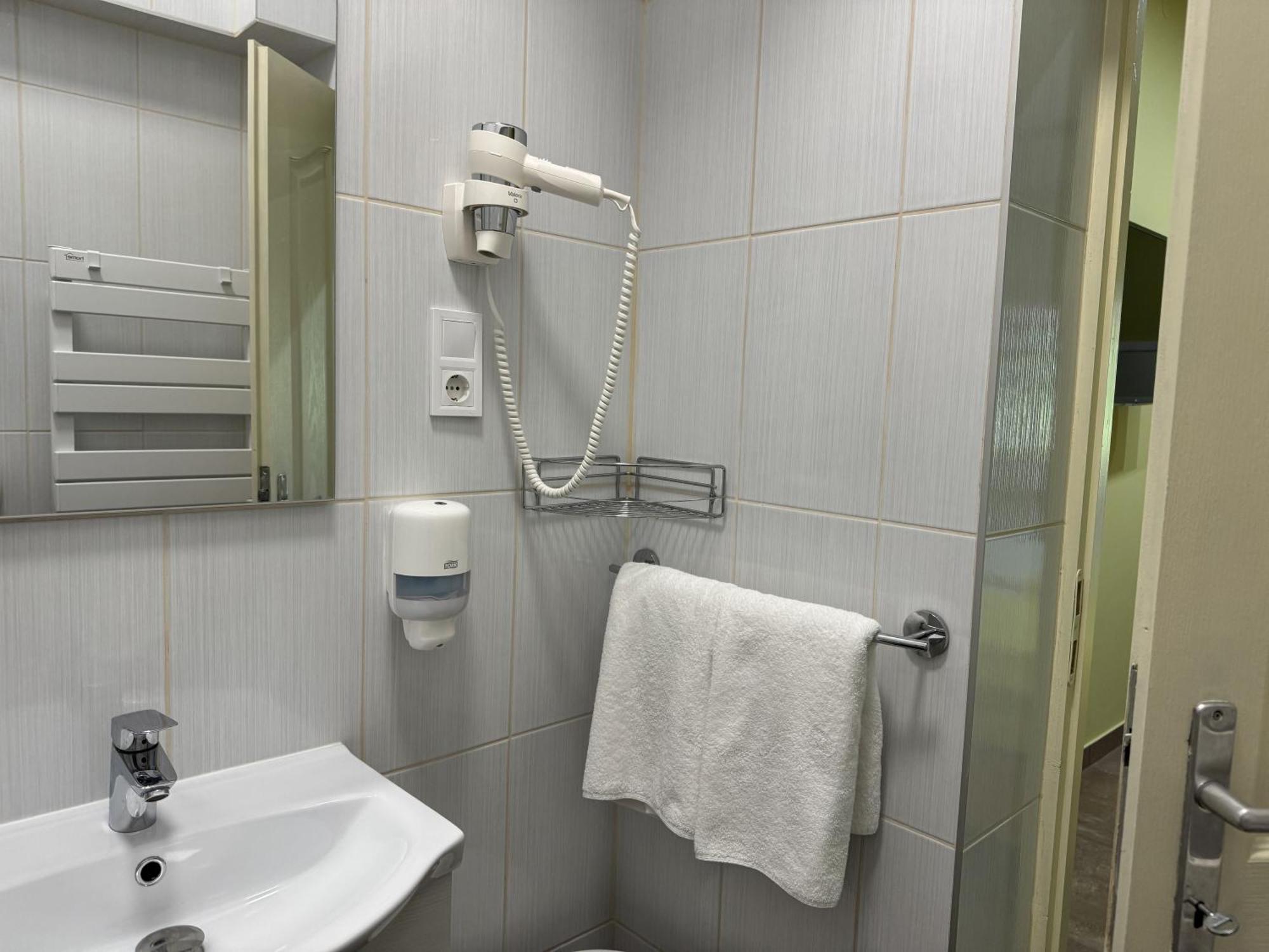 Szem-S Vendeghaz Hotell Balatonszárszó Exteriör bild