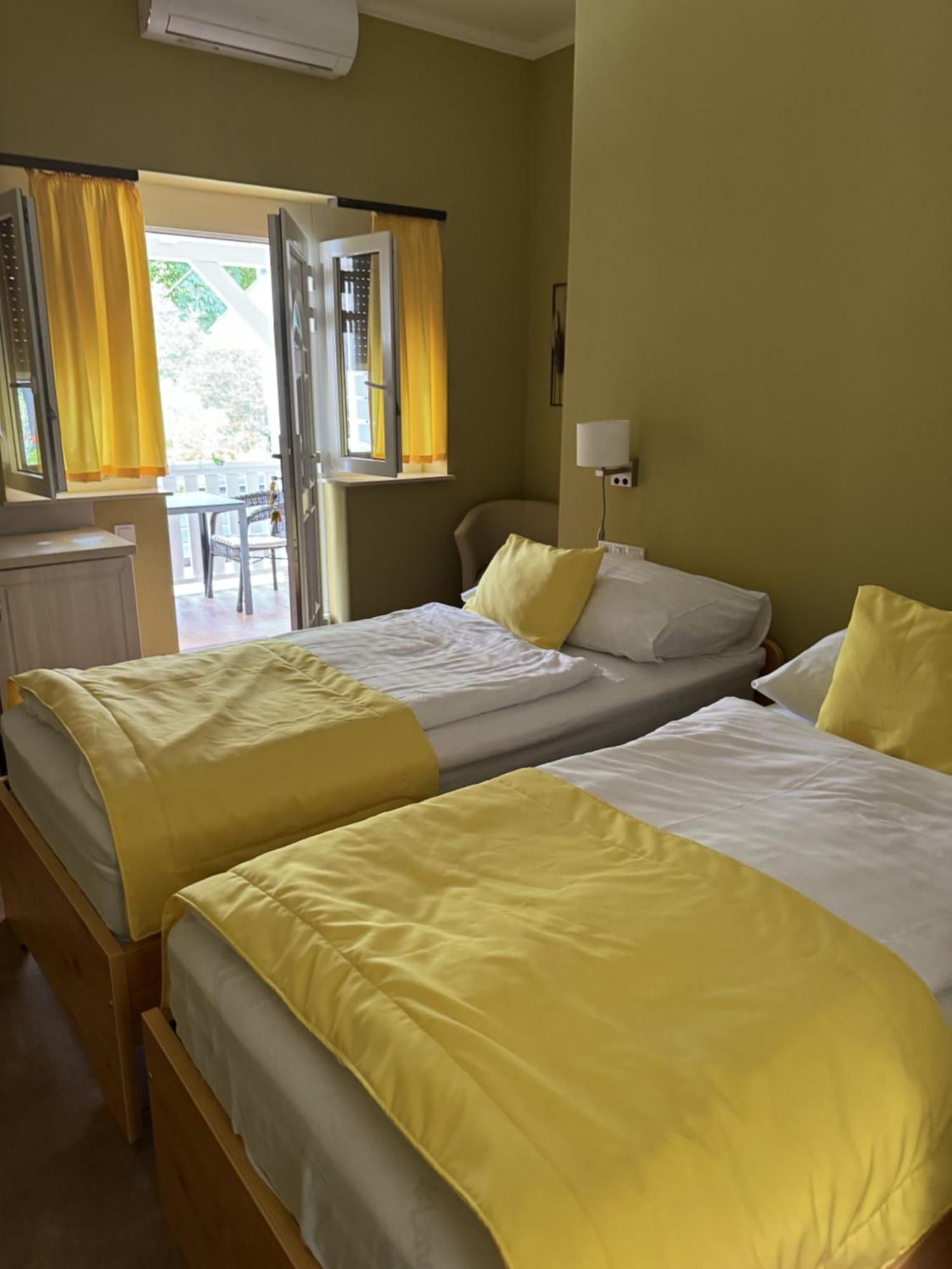Szem-S Vendeghaz Hotell Balatonszárszó Exteriör bild