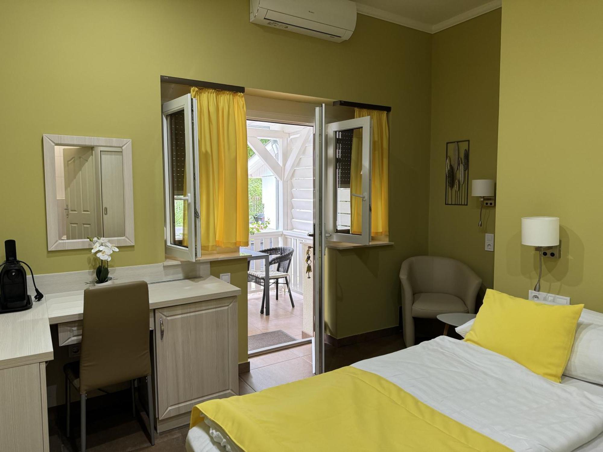 Szem-S Vendeghaz Hotell Balatonszárszó Exteriör bild
