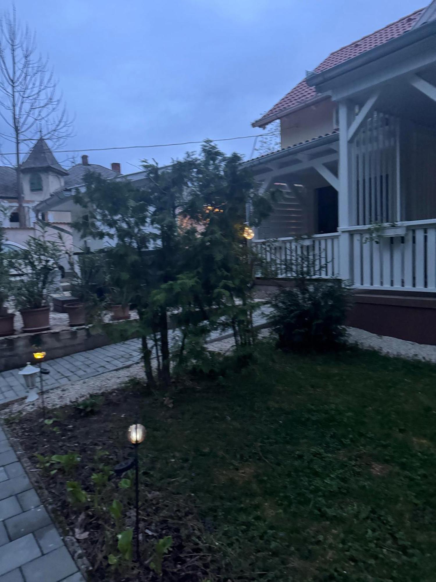 Szem-S Vendeghaz Hotell Balatonszárszó Exteriör bild