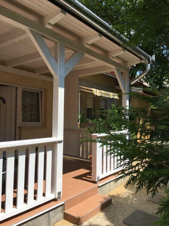 Szem-S Vendeghaz Hotell Balatonszárszó Exteriör bild