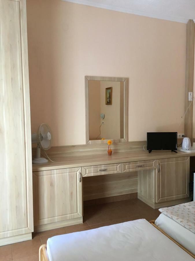 Szem-S Vendeghaz Hotell Balatonszárszó Exteriör bild